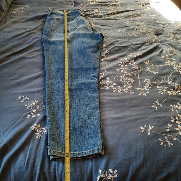 SONOMA Distressed Mid-Rise Cropped Boyfriend Jeans NWOT! - Size 12 - Picture 15 of 16